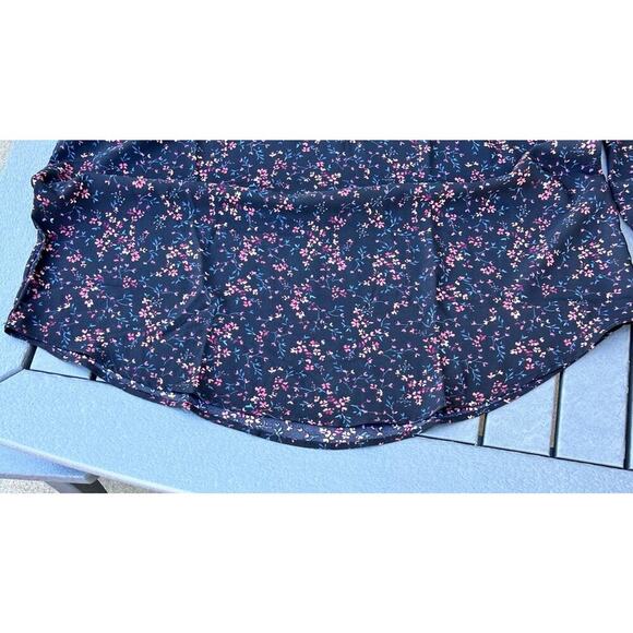 Hillary Radley women’s size XXL black floral V neck top. - Picture 7 of 10